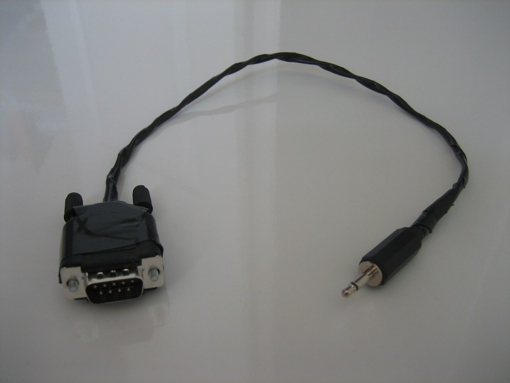 Speaker Cable Serial cable with a 3.5mm audio plug for the radio interface